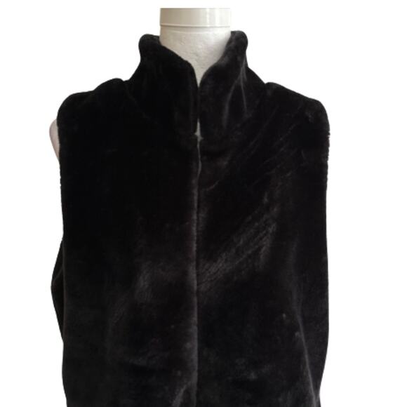 Talbots Womens  Black Plush Faux Fur Pockets Lined Vest Size S/M - Picture 4 of 15
